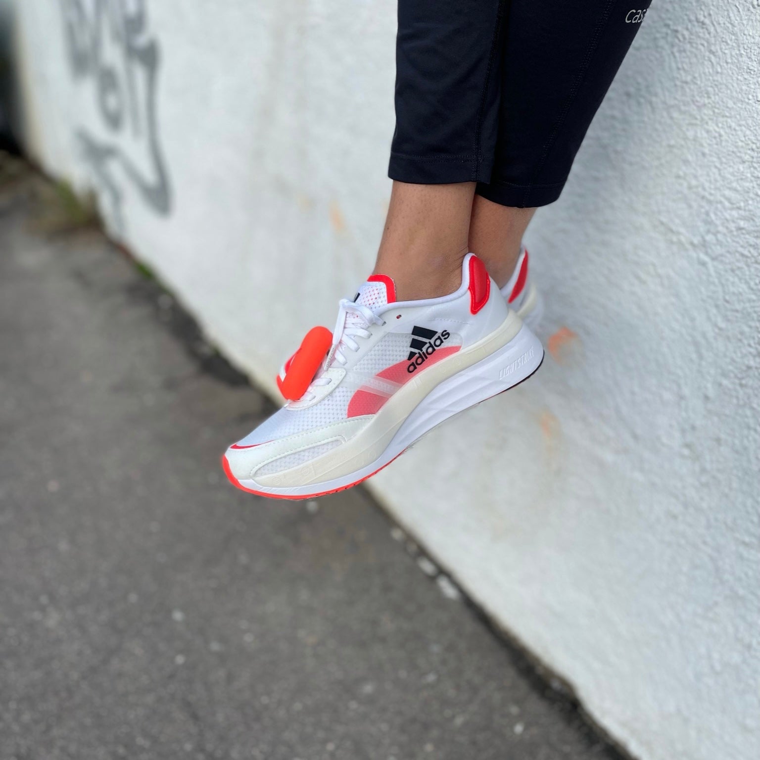 Sorun One Neon Coral - Shoe-mounted personal alarm on Adidas Adizero Boston 10 Women, Size: 38 EUR